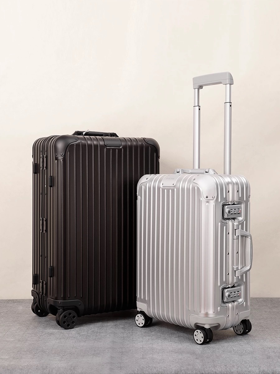 D6346 Stylish and convenient unisex luggage with ample storage space.